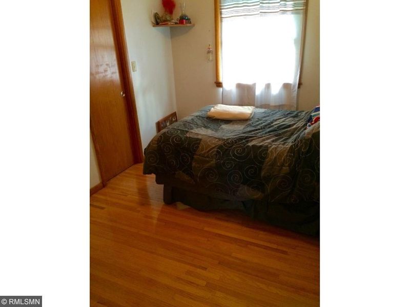 1355 Mcafee St, Saint Paul, MN 55106