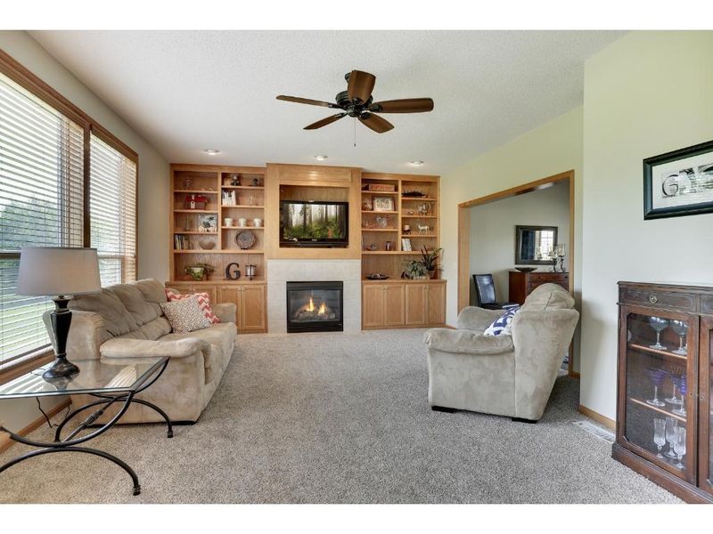 1979 Fountain Ln, Waconia, MN 55387