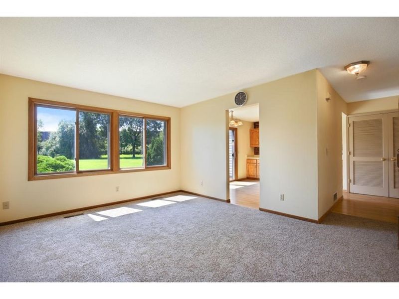 522 Pleasure Creek Dr, Blaine, MN 55434