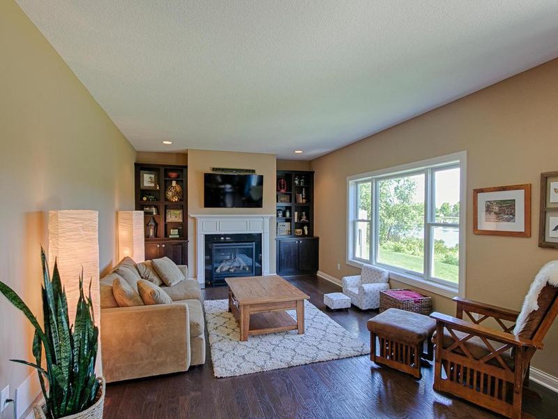 10710 Watersedge Ln, Woodbury, MN 55129