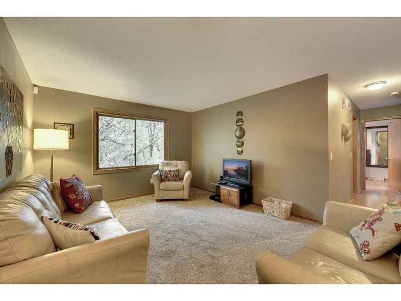 4736 Natchez Ct, Savage, MN 55378