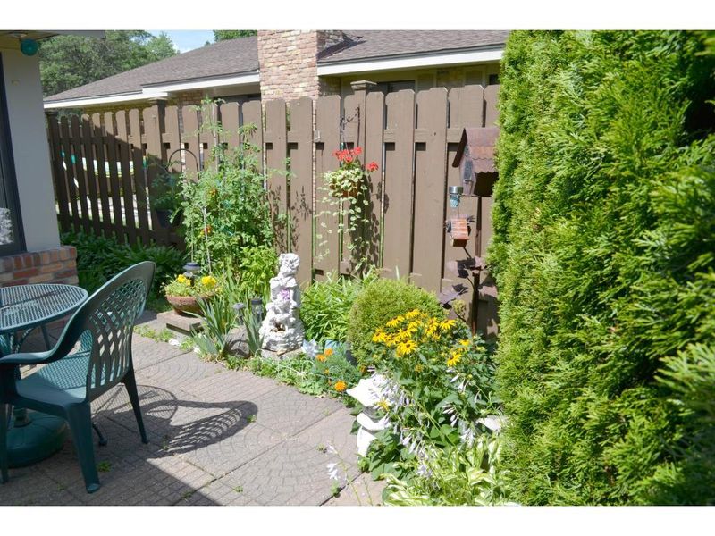 9604 Cimarron Trl, Minnetonka, MN 55305