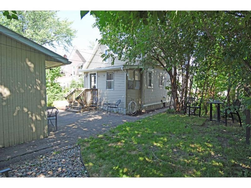 586 Thomas Ave, Saint Paul, MN 55103