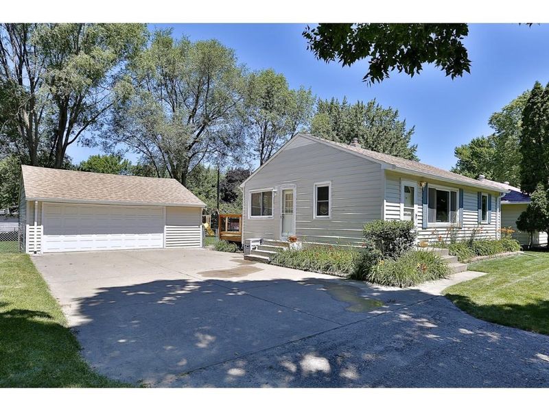 1703 Hillview Rd, Shoreview, MN 55126