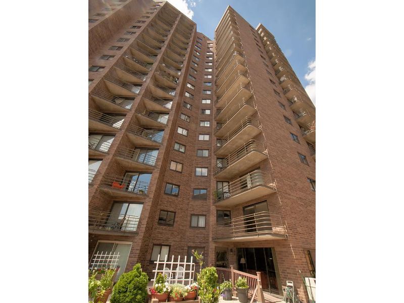 26 10th St W #804, Saint Paul, MN 55102