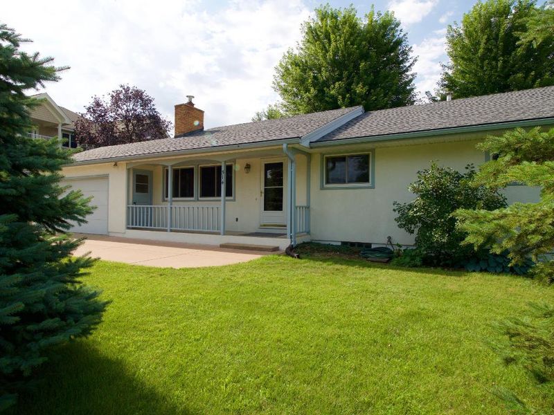 514 Tanglewood Dr, Shoreview, MN 55126