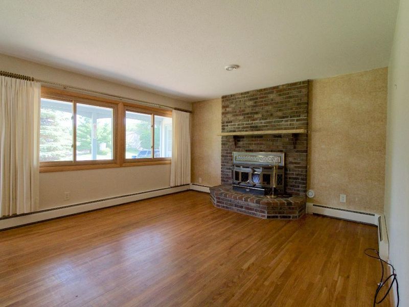 514 Tanglewood Dr, Shoreview, MN 55126