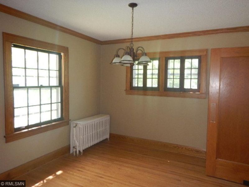 1463 Edgerton St, Saint Paul, MN 55101
