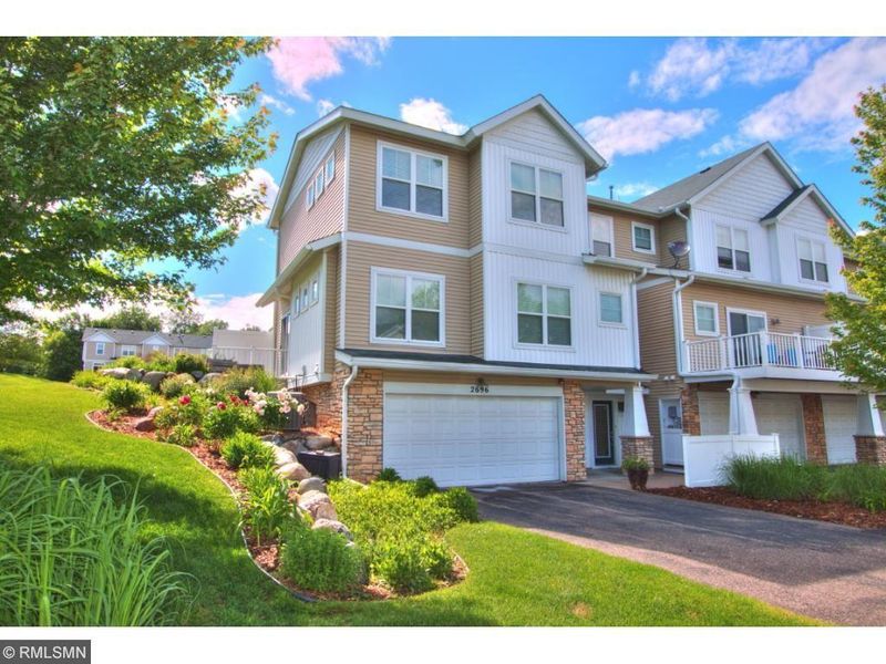 2696 New Century Pl E, Maplewood, MN 55119