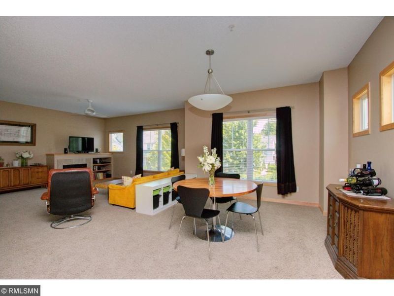 2696 New Century Pl E, Maplewood, MN 55119