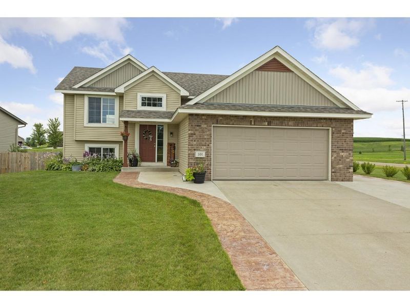 101 Hawaii St SE, Lonsdale, MN 55046