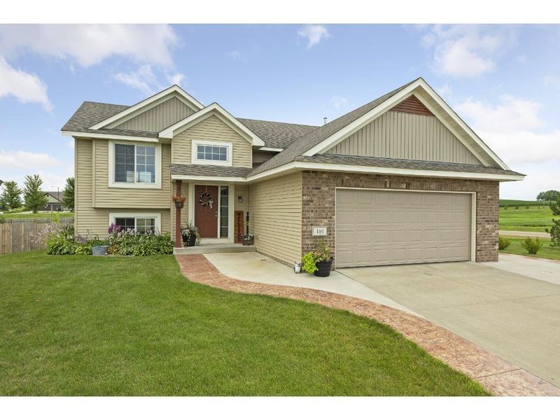 101 Hawaii St SE, Lonsdale, MN 55046