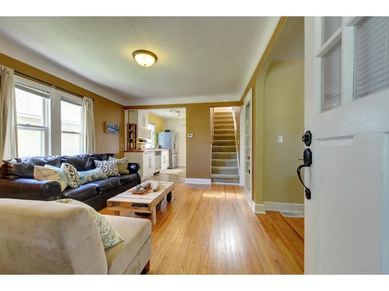 823 Howell St N, Saint Paul, MN 55104