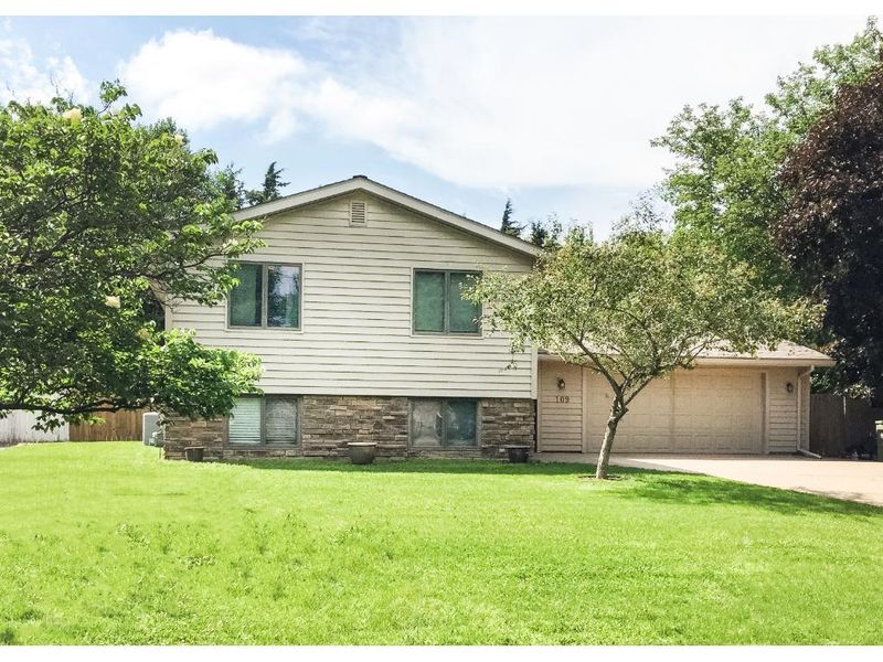 109 Chestnut St, Monticello, MN 55362