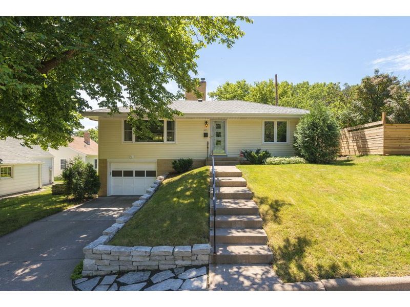 2711 Chestnut Ave, Minneapolis, MN 55405