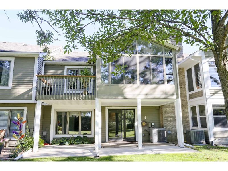 8683 Seasons Pw, Woodbury, MN 55125