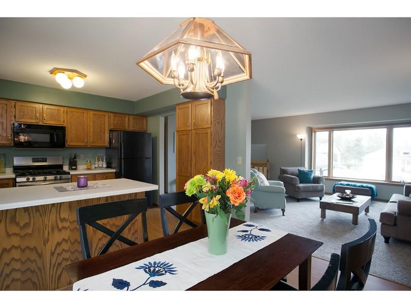 5448 Golfview Ave N, Oakdale, MN 55128