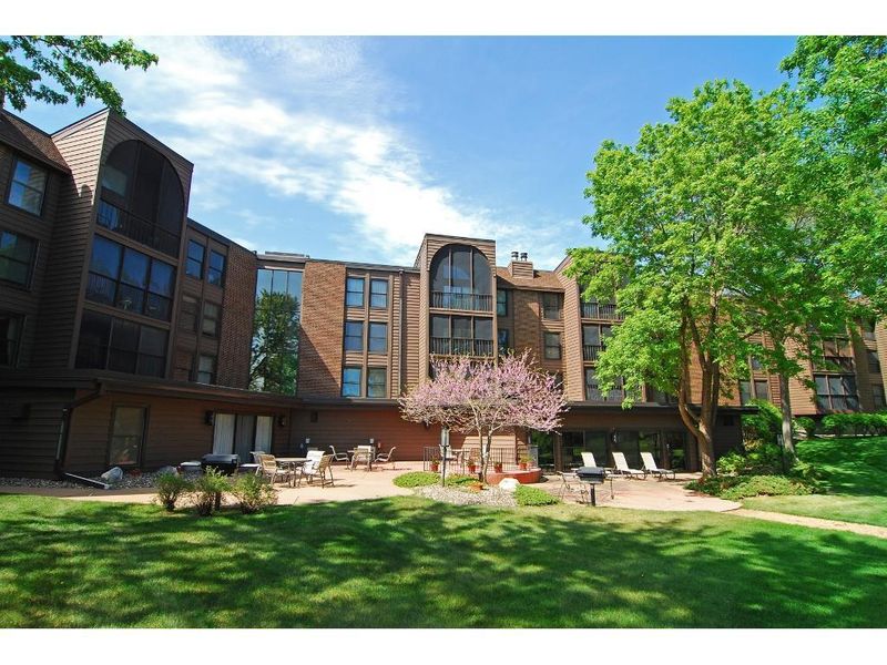 9600 Portland Ave S #214, Bloomington, MN 55420