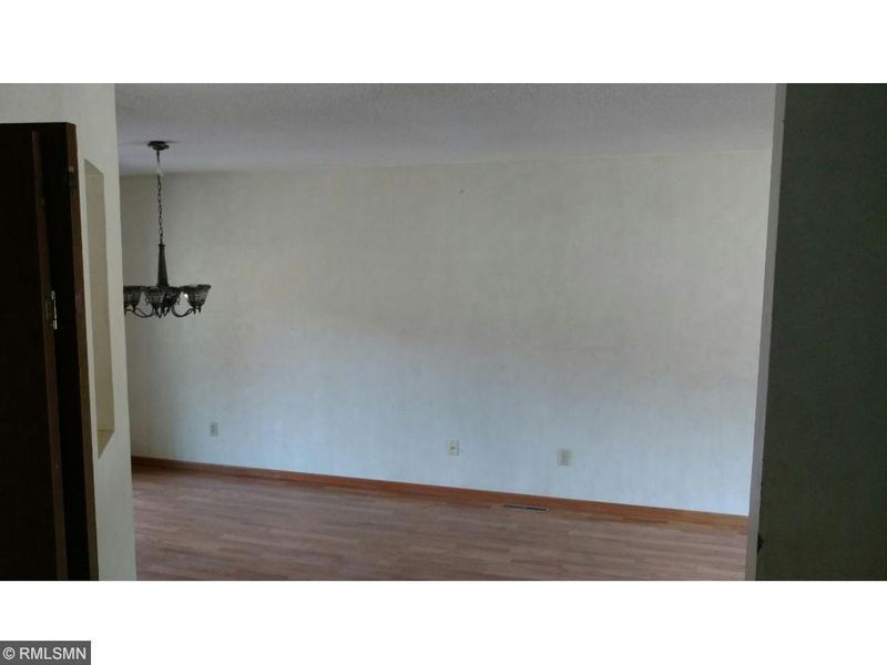 308 8th St NW, Willmar, MN 56201