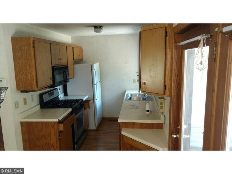 308 8th St NW, Willmar, MN 56201