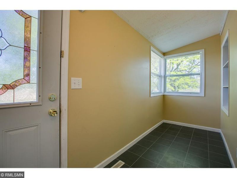 32 Viking Blvd NW, Oak Grove, MN 55011