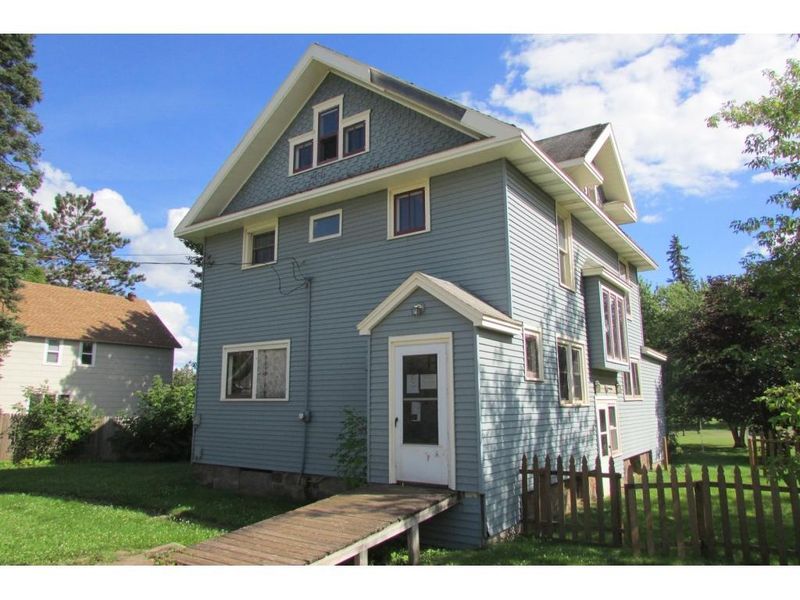607 Cole Ave, Coleraine, MN 55722
