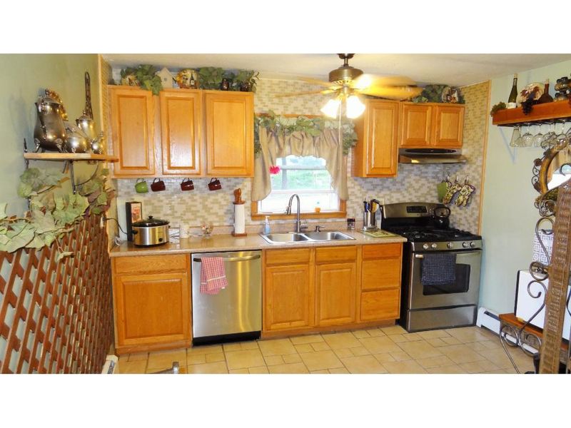 594 Earl St, Saint Paul, MN 55106