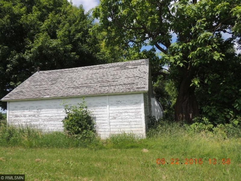 16576 Jade Ave, Glencoe, MN 55336