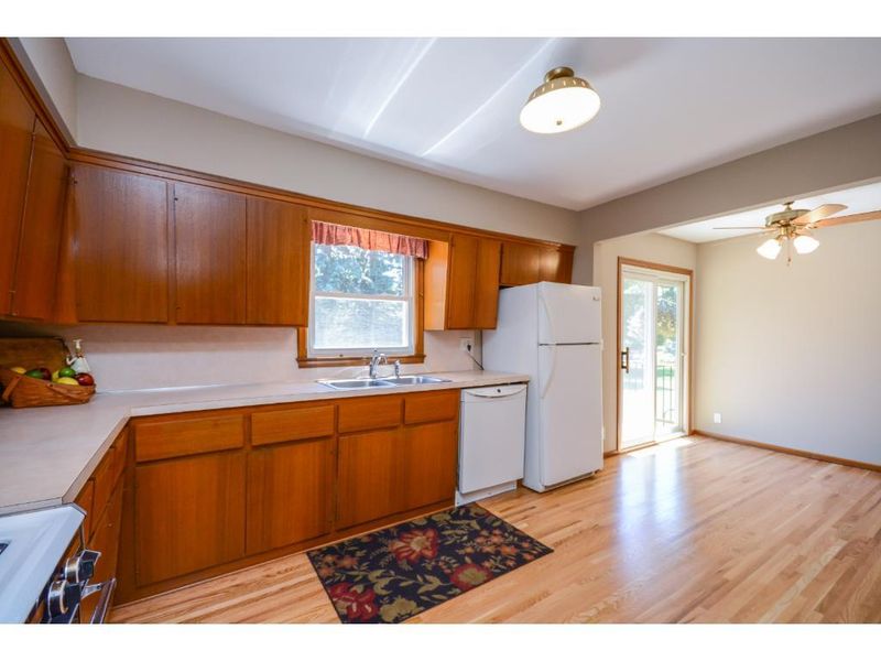 250 Dawn Ave, Shoreview, MN 55126