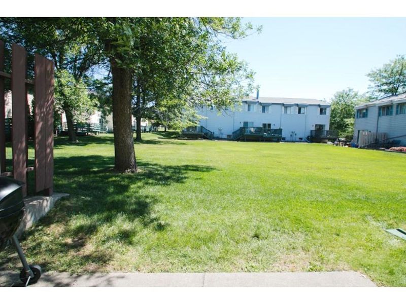 2366 Mailand Ct E, Maplewood, MN 55119