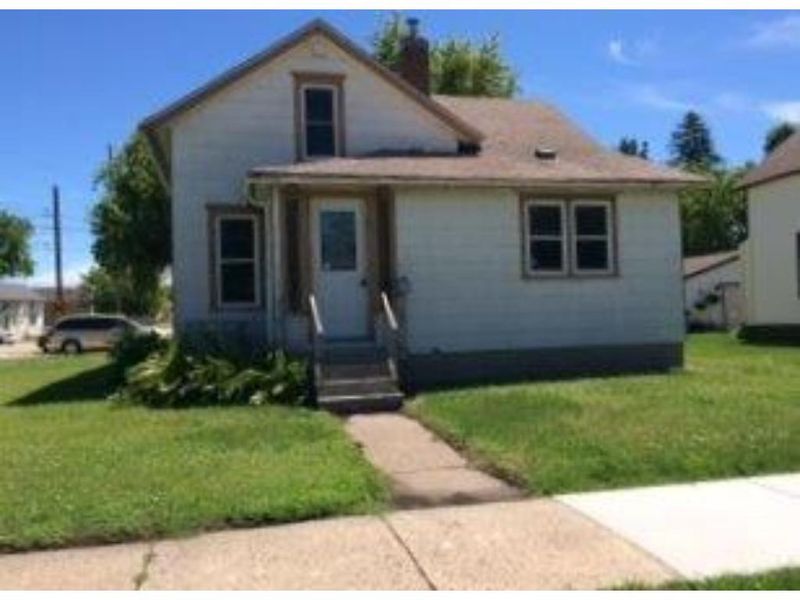 503 4th St SW, Waseca, MN 56093