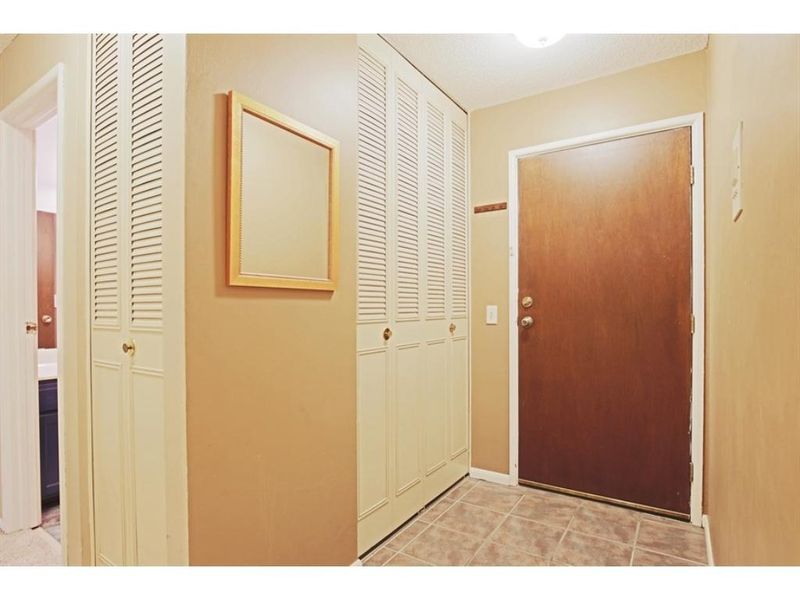 10311 Cedar Lake Rd #318, Minnetonka, MN 55305