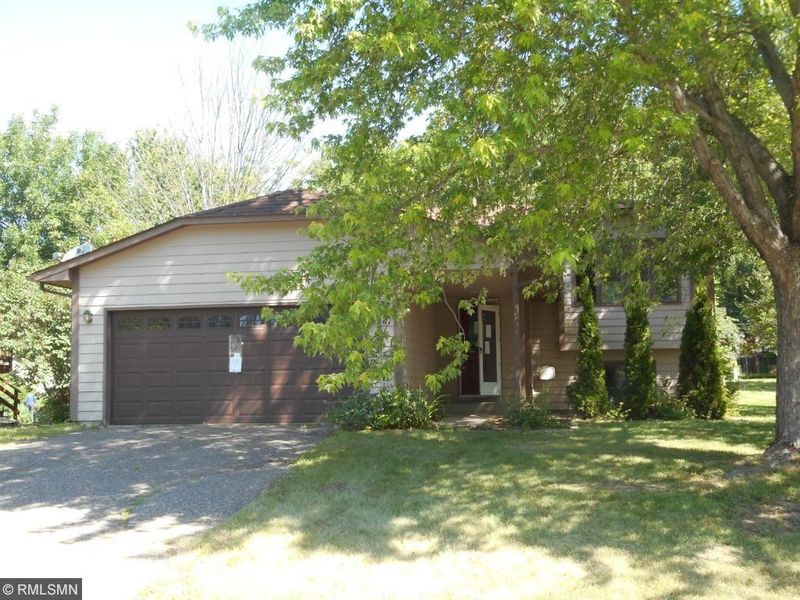 2761 Oakview Ln, Monticello, MN 55362