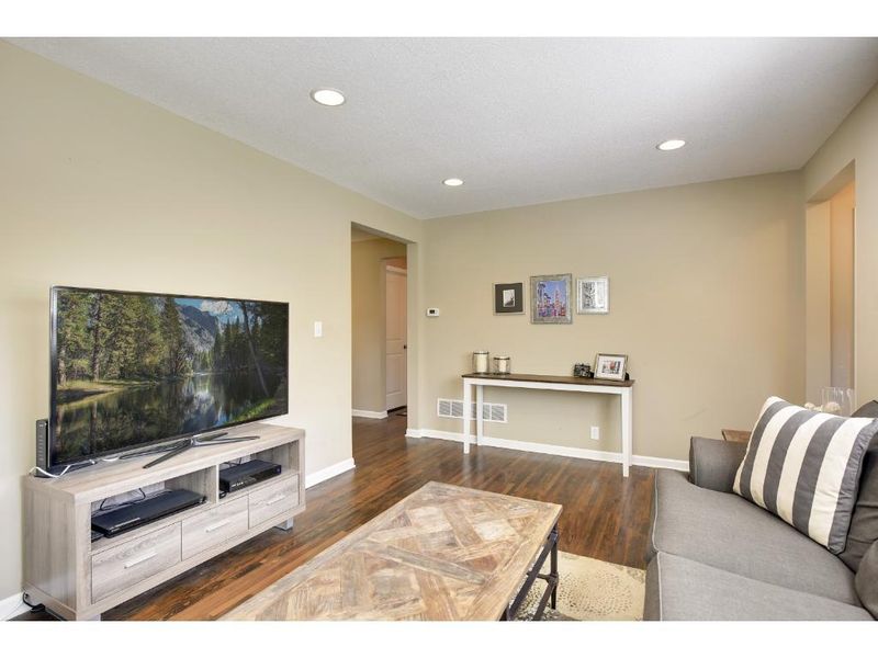 2932 Hampshire Ave S, Saint Louis Park, MN 55426