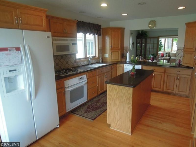 546 Timber Ct, Shakopee, MN 55379