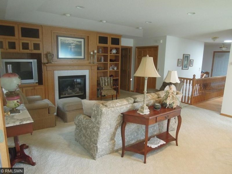 546 Timber Ct, Shakopee, MN 55379