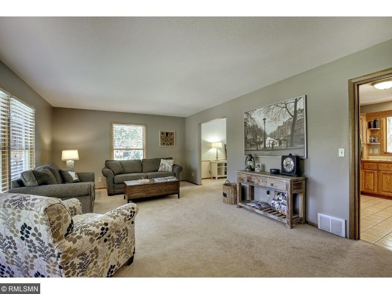 10433 Brunswick Cir, Bloomington, MN 55438