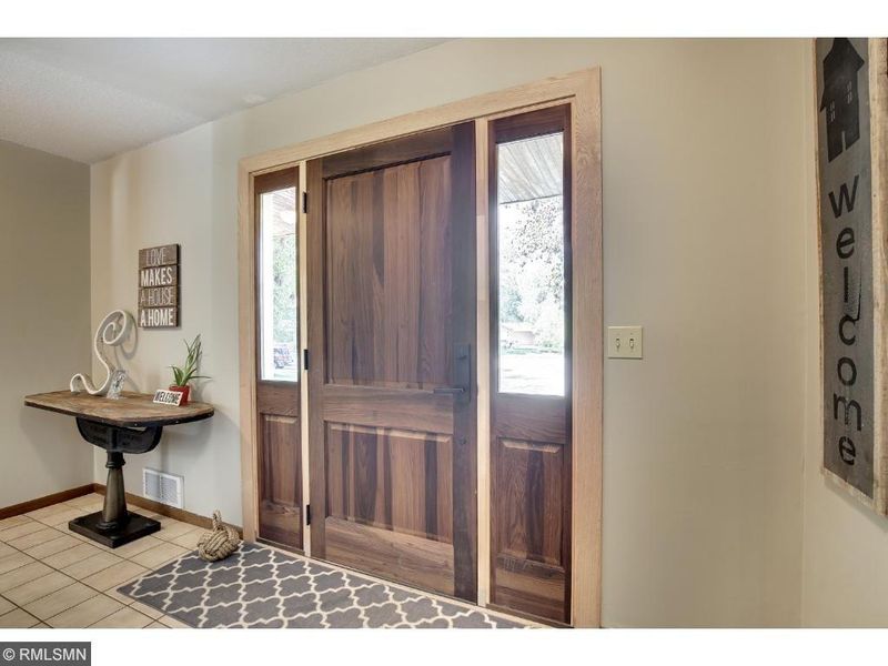 10433 Brunswick Cir, Bloomington, MN 55438