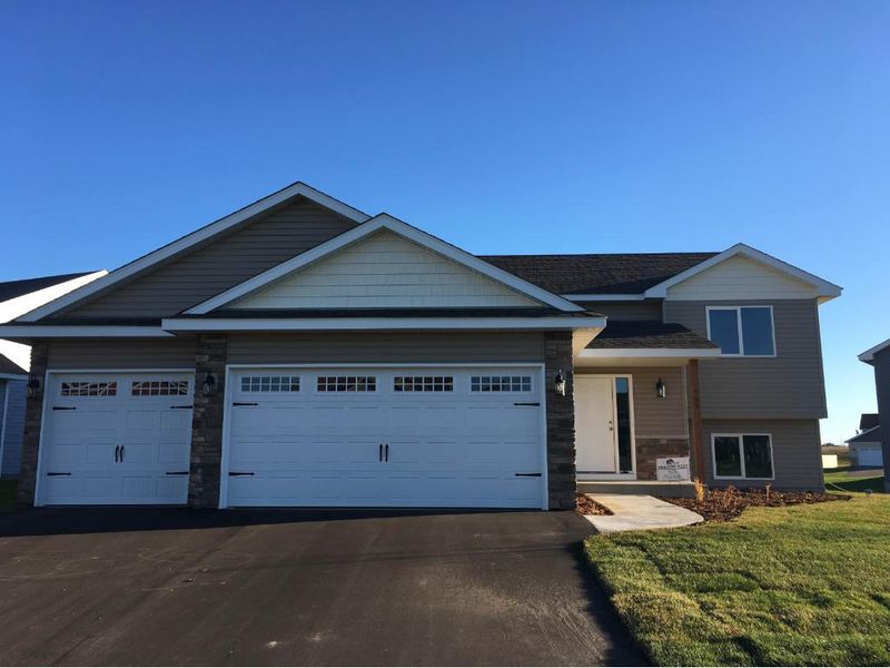 505 Moline Loop NW, Isanti, MN 55040