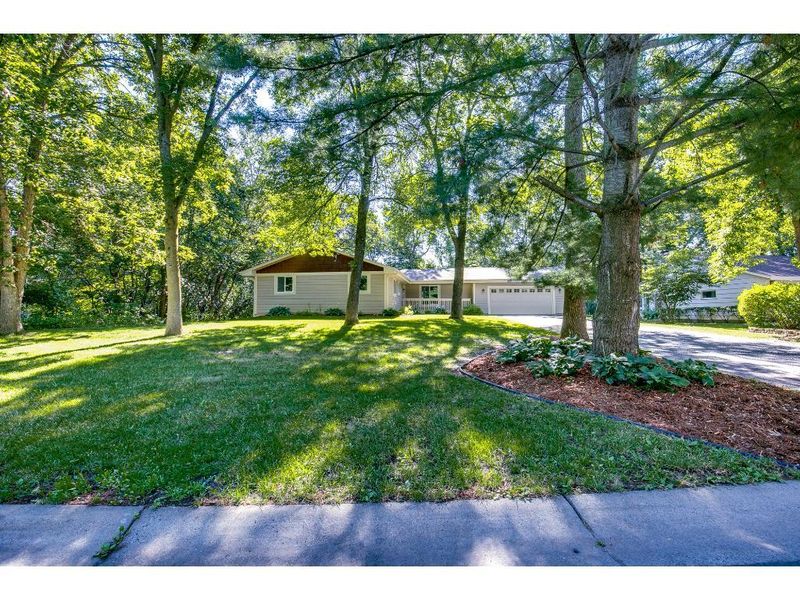 17131 Cedarcrest Dr, Eden Prairie, MN 55347