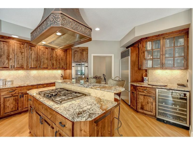 19595 Waterford Pl, Excelsior, MN 55331