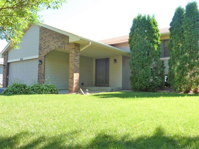 5680 Windmill Dr, White Bear Lake, MN 55110
