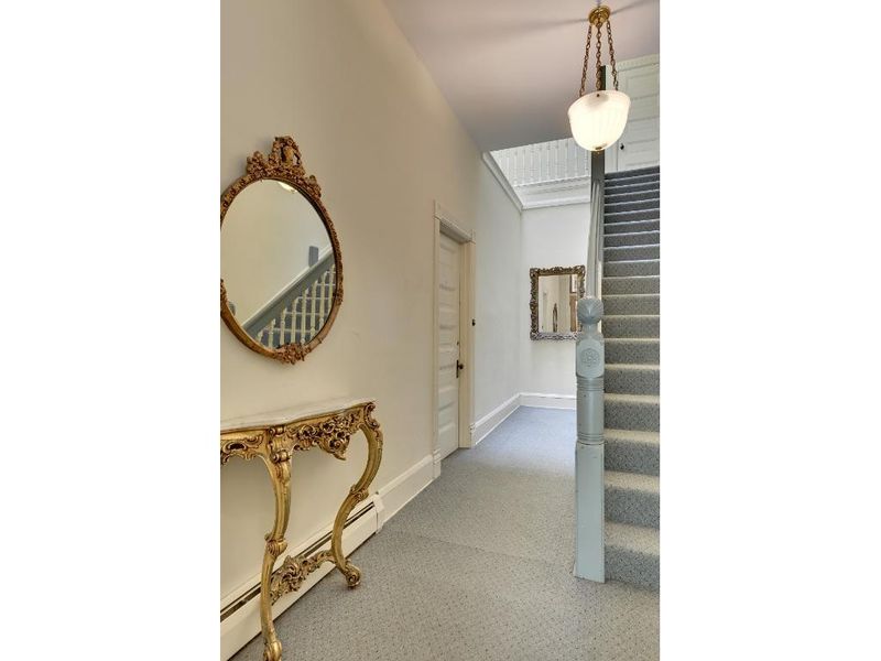 288 Laurel Ave #1, Saint Paul, MN 55102