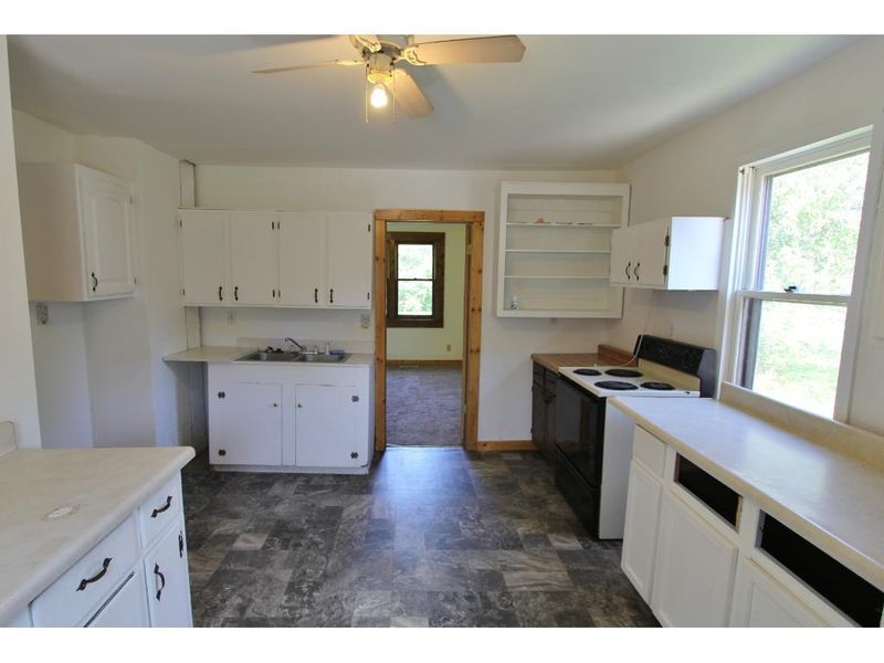 602 8th St NE, Little Falls, MN 56345
