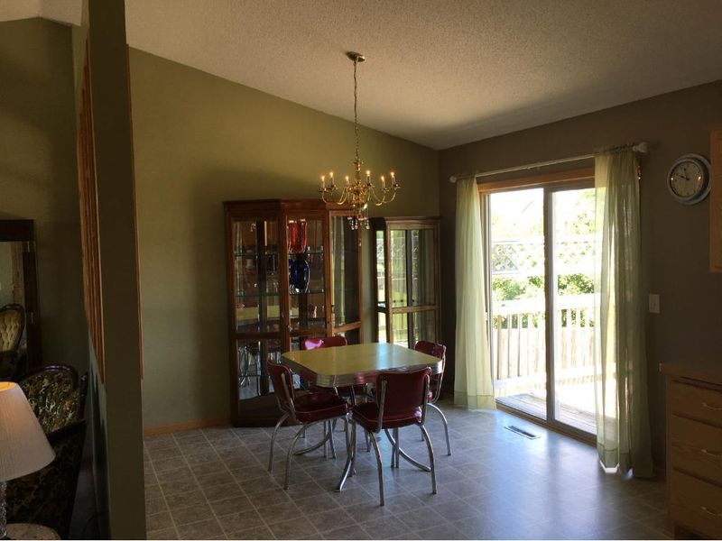 1104 Hilltop St, Braham, MN 55006
