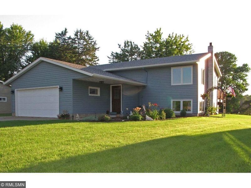 21629 Fieldgate Dr, Richmond, MN 56368