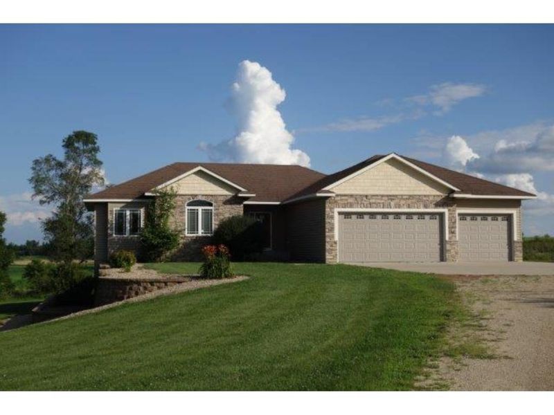 5122 30th St W, Webster, MN 55088