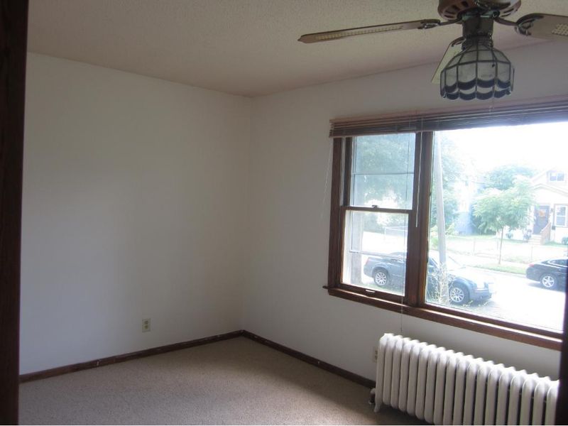 906 Queen Ave N, Minneapolis, MN 55411