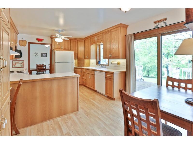 604 Valley High Rd, Burnsville, MN 55337