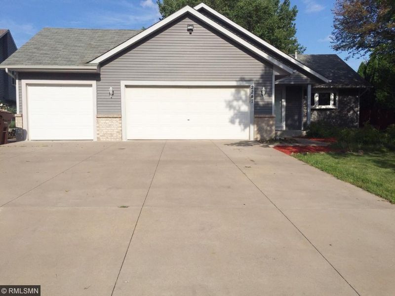 2247 Hale Ave N, Oakdale, MN 55128